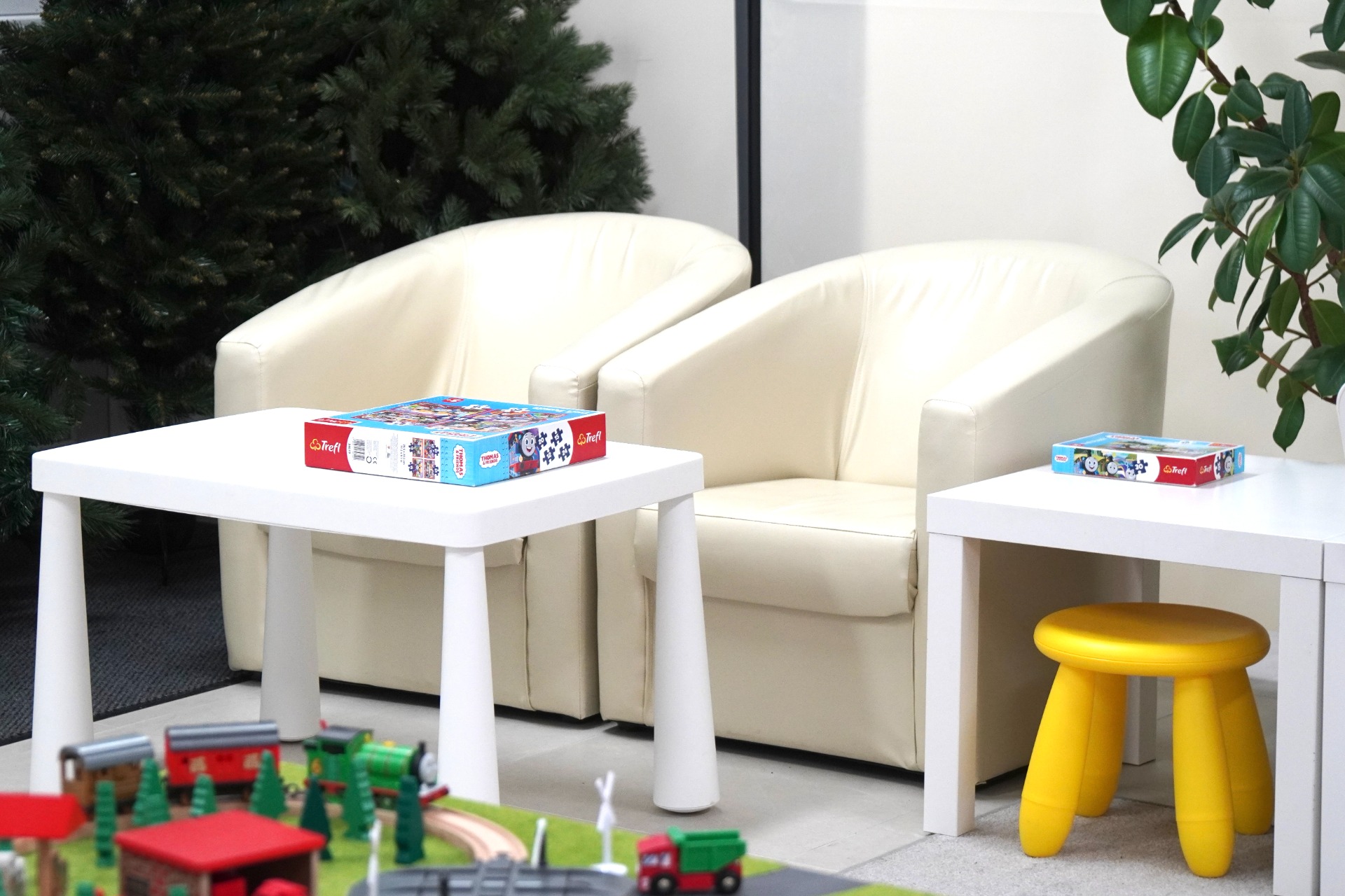 Kényelmes fotelek, a szülők számára.